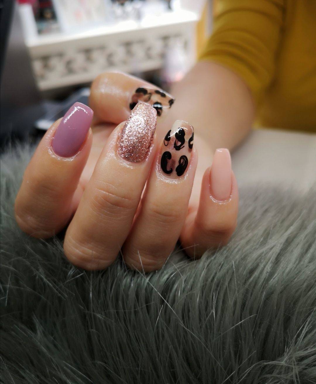 Hard gel overlays 