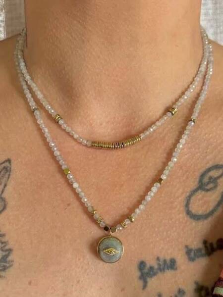 Duo Colliers court en acier pierres naturelles en quartz gris .