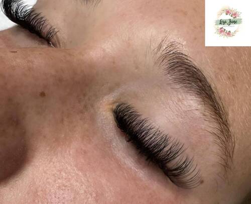 Fluffy eyelash extensions 