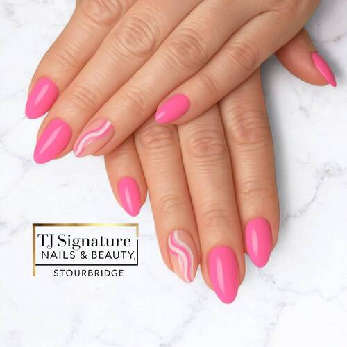 Bold and fun! 💖 Hot pink nails with soft wavy accents for a playful, modern look. Perfect for summer days ☀️