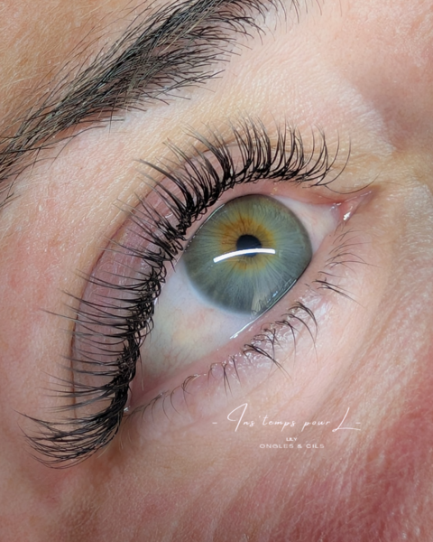 Cils à cils