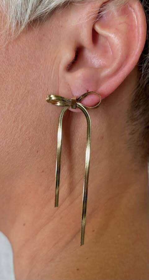 Boucles d\'oreilles doré en acier en forme de nœud