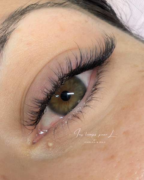 Cils à cils