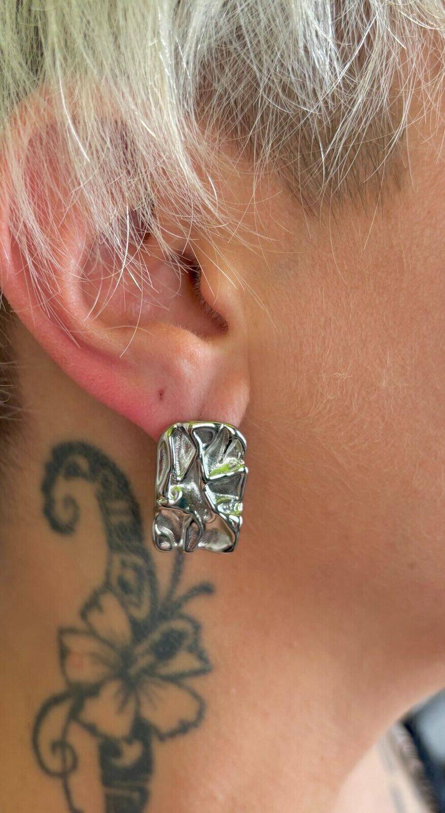 Boucles d\'oreilles argenté en acier abstrait 