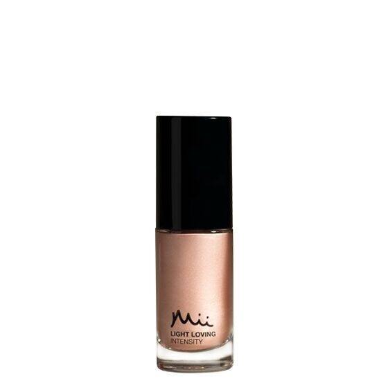 Light Loving Intensity - Femme Fatale 01