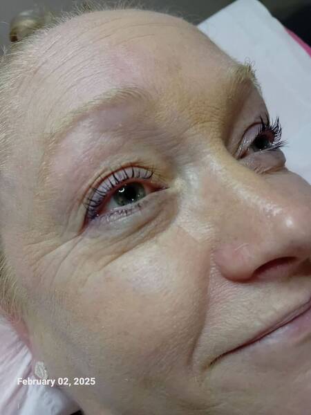 Lash lift and tint 