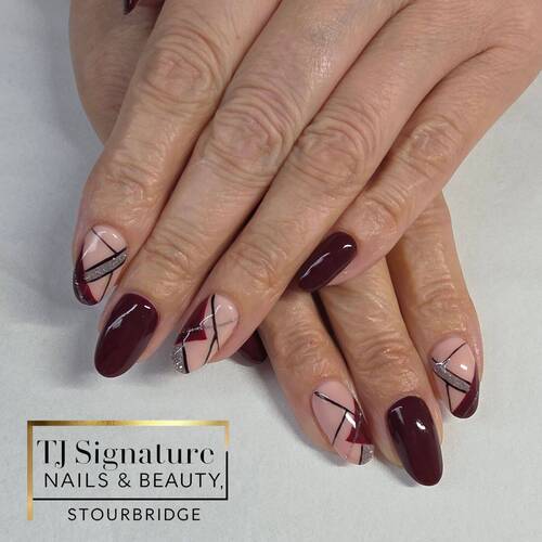 💅 Burgundy & Nude Geometric Nails  Elegant, modern, and timeless — a chic mix of burgundy and nude with sleek geometric detail. 🍷✨