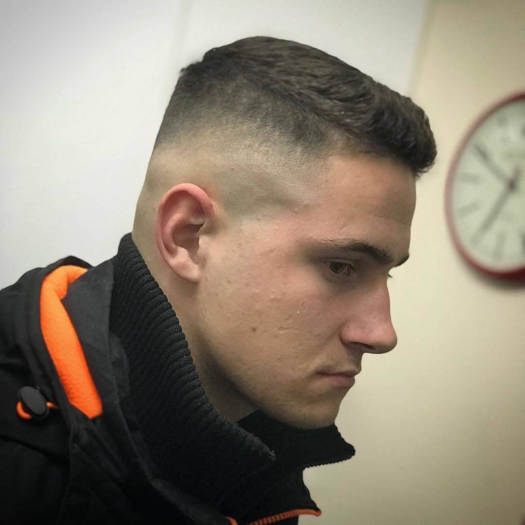 ✂️#barbergirl #freshtrim #latenightcut #foilfade @adamkirk16