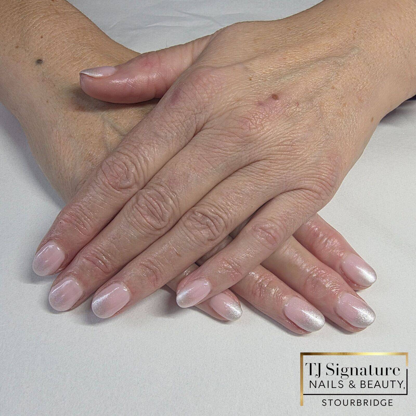 Soft and elegant gel manicure on natural nails, featuring a subtle pearlescent finish – perfect for a timeless, polished look.