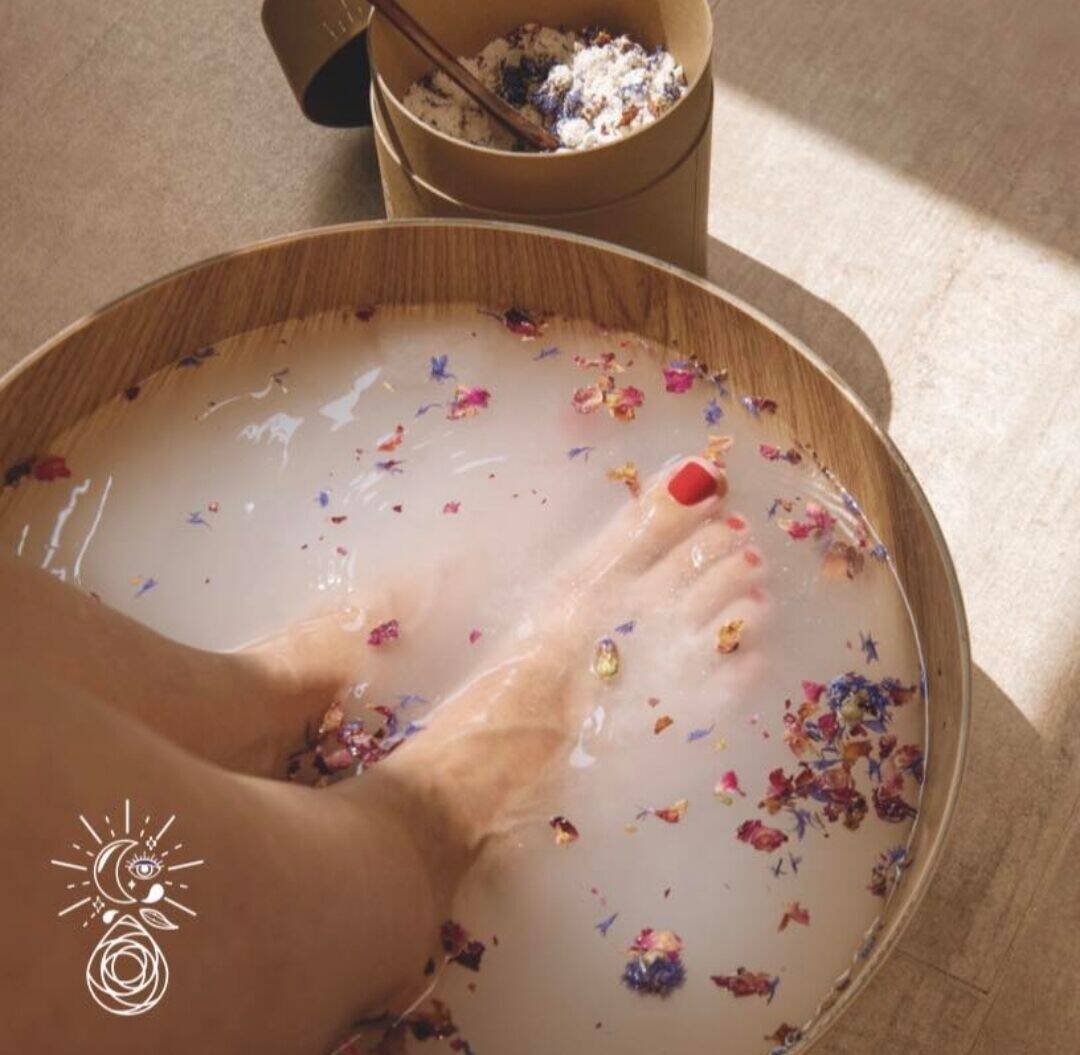 Bain de Pieds Rose Bleuet disponible dans les Bulles, Rituels Relaxation Ultime ou à la Vente