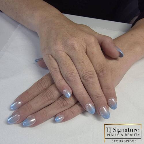 Frosty Pearl Elegance A soft pearly shimmer blending into a cool baby-blue ombré — timeless, elegant, and perfect for the season.