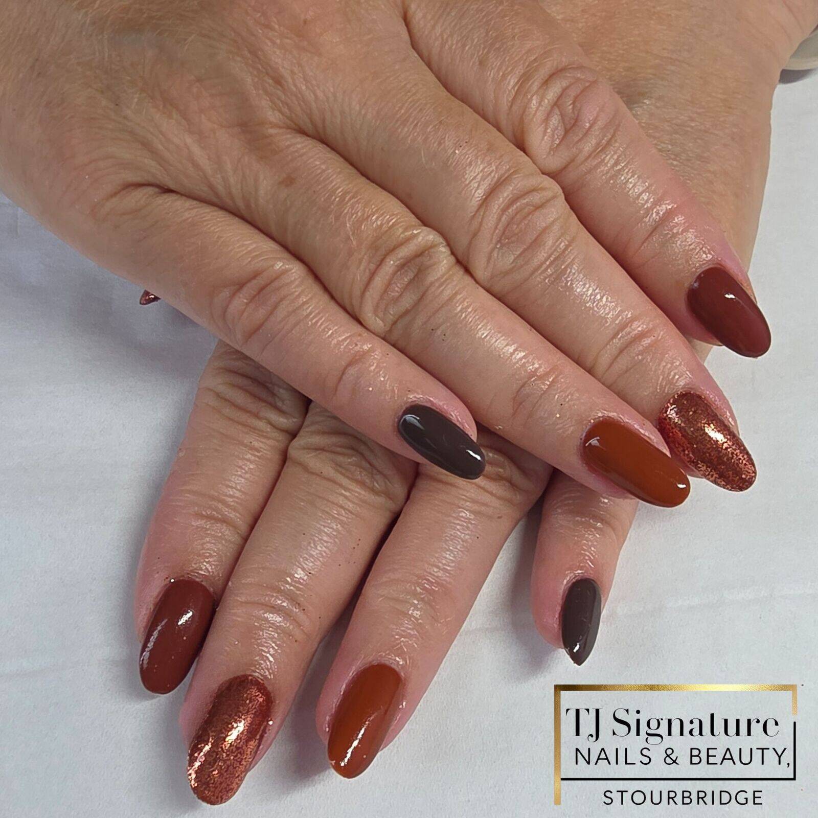 🍂 Autumn Luxe Nails ✨ Rich chocolate, burnt amber, and molten copper tones come together for the ultimate seasonal sophistication.