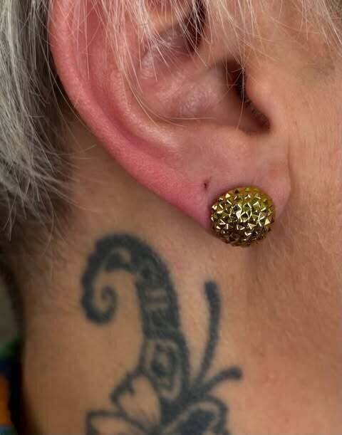 Boucles d\'oreilles BeLove simples avec texture